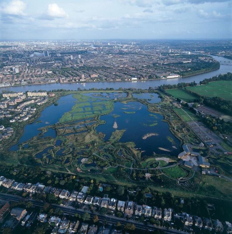 An urban wetland for wildlife and people through private-public partnership An urban wetland for wildlife and people through private-public partnership