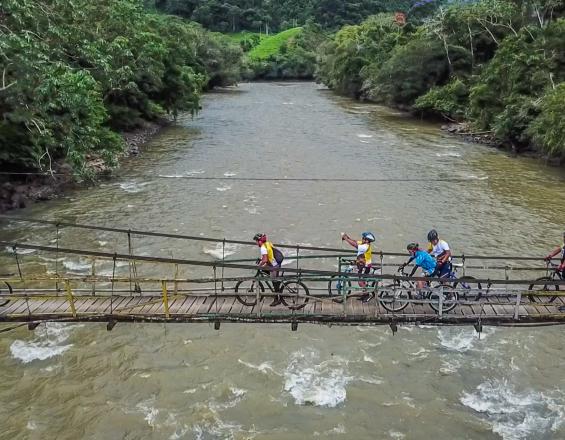 YAWI SUMAK: La Bicicleta como una herramienta de comunicación ambiental. YAWI SUMAK: La Bicicleta como una herramienta de comunicación ambiental.