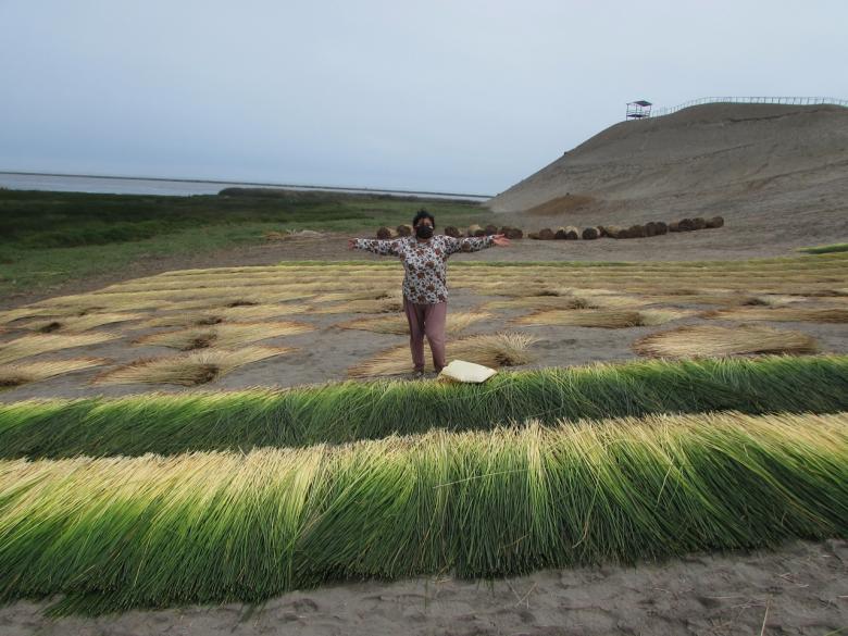 ESCUELABE: With art and tradition in their hands, women conserve Lima's coastal wetlands