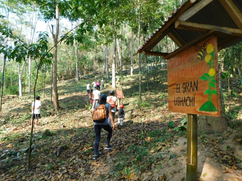 Fortaleciendo el turismo comunitario Fortaleciendo el turismo comunitario